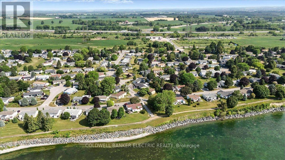 Photo 11 of 18 Loyalist Court, Clarington ON