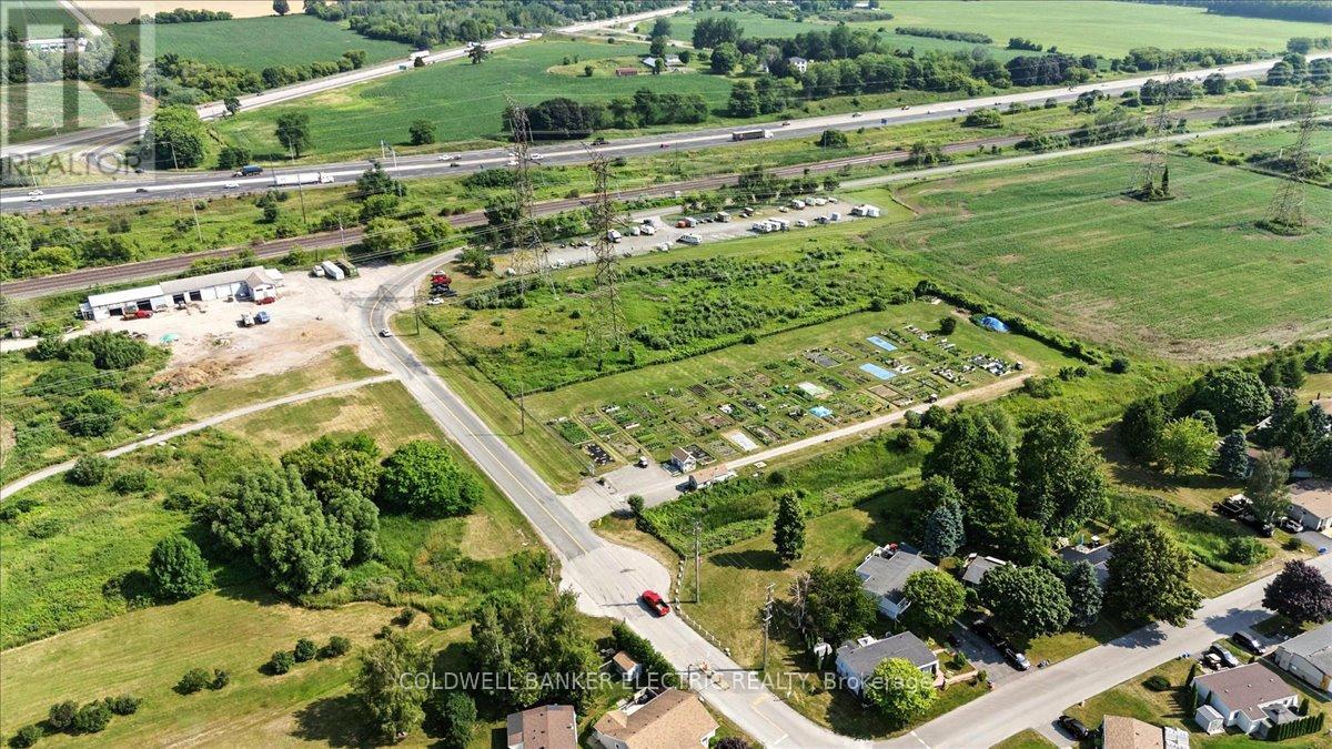 Photo 12 of 18 Loyalist Court, Clarington ON