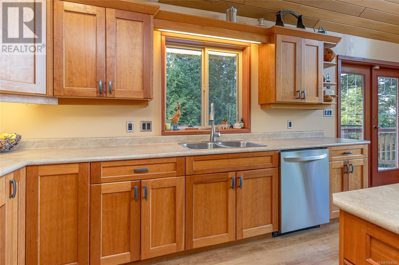 Photo 38 of 1556 Meadowood Way, Qualicum Beach BC