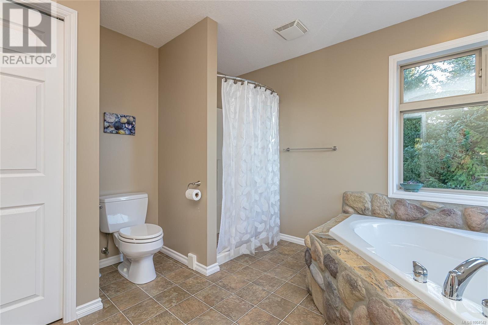 Photo 19 of 1556 Meadowood Way, Qualicum Beach BC