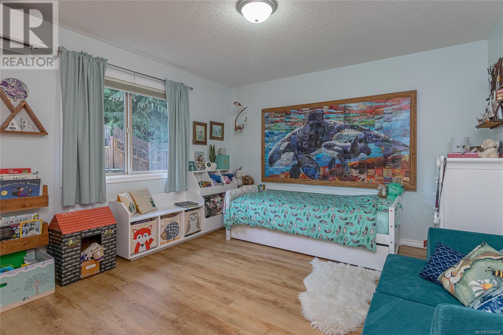 Photo 5 of 1556 Meadowood Way, Qualicum Beach BC
