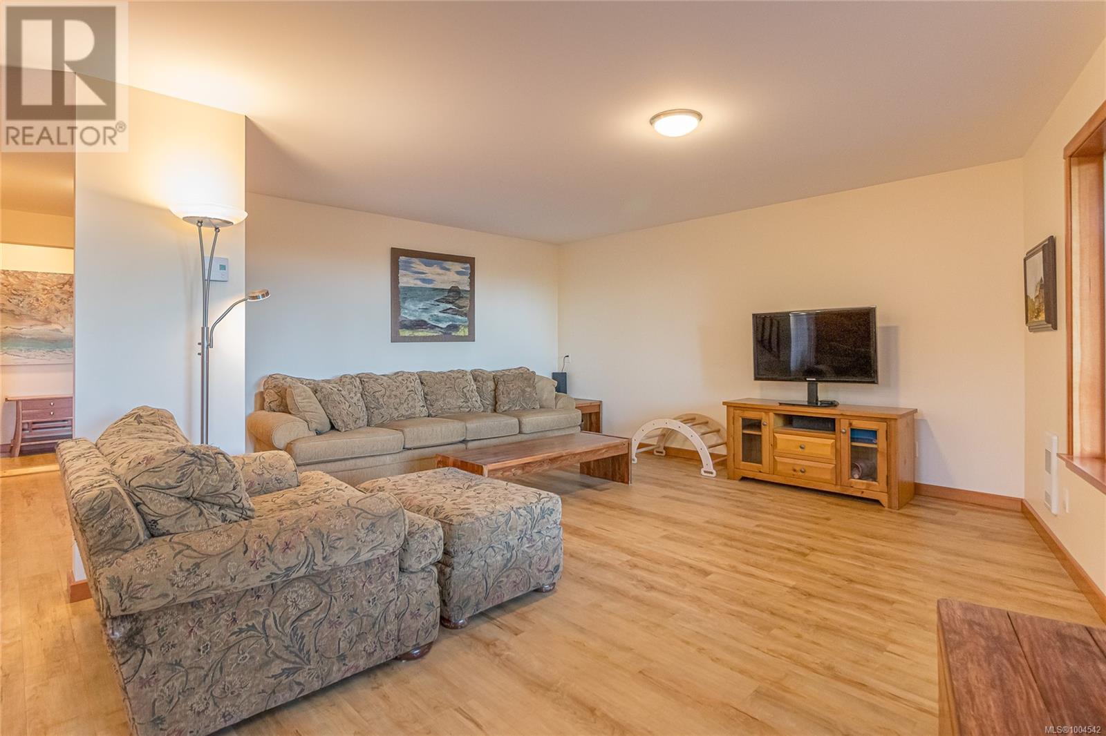 Photo 7 of 1556 Meadowood Way, Qualicum Beach BC