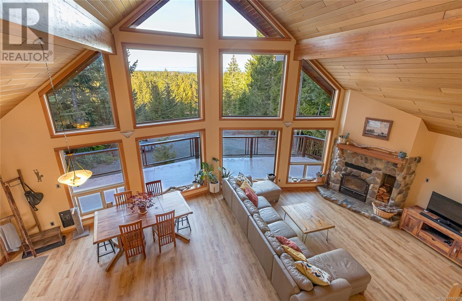 Photo 39 of 1556 Meadowood Way, Qualicum Beach BC