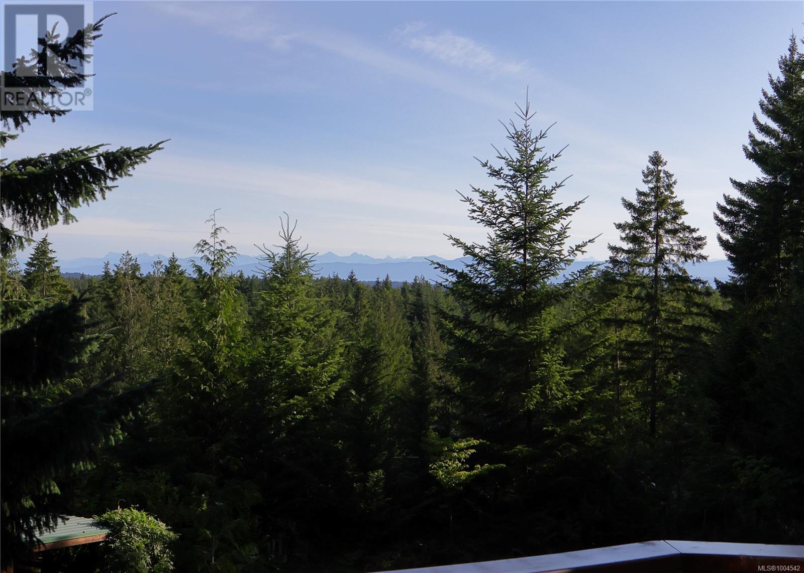 Photo 17 of 1556 Meadowood Way, Qualicum Beach BC