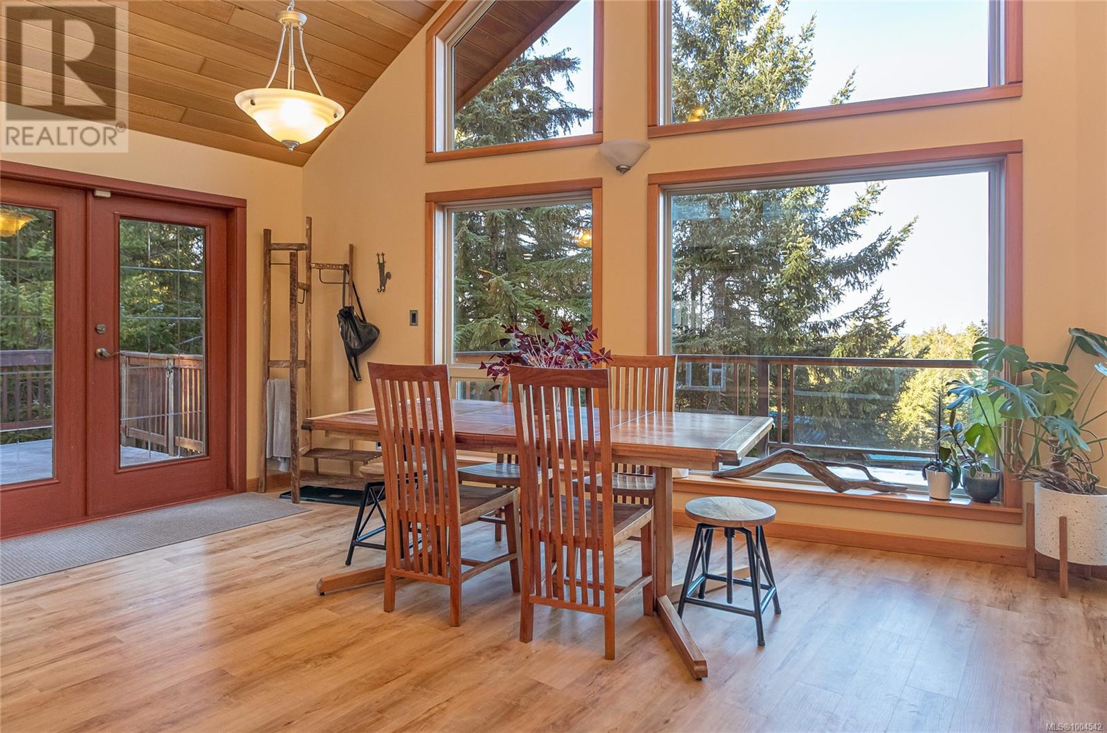Photo 28 of 1556 Meadowood Way, Qualicum Beach BC