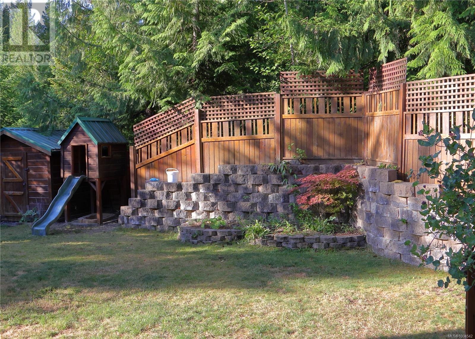 Photo 16 of 1556 Meadowood Way, Qualicum Beach BC