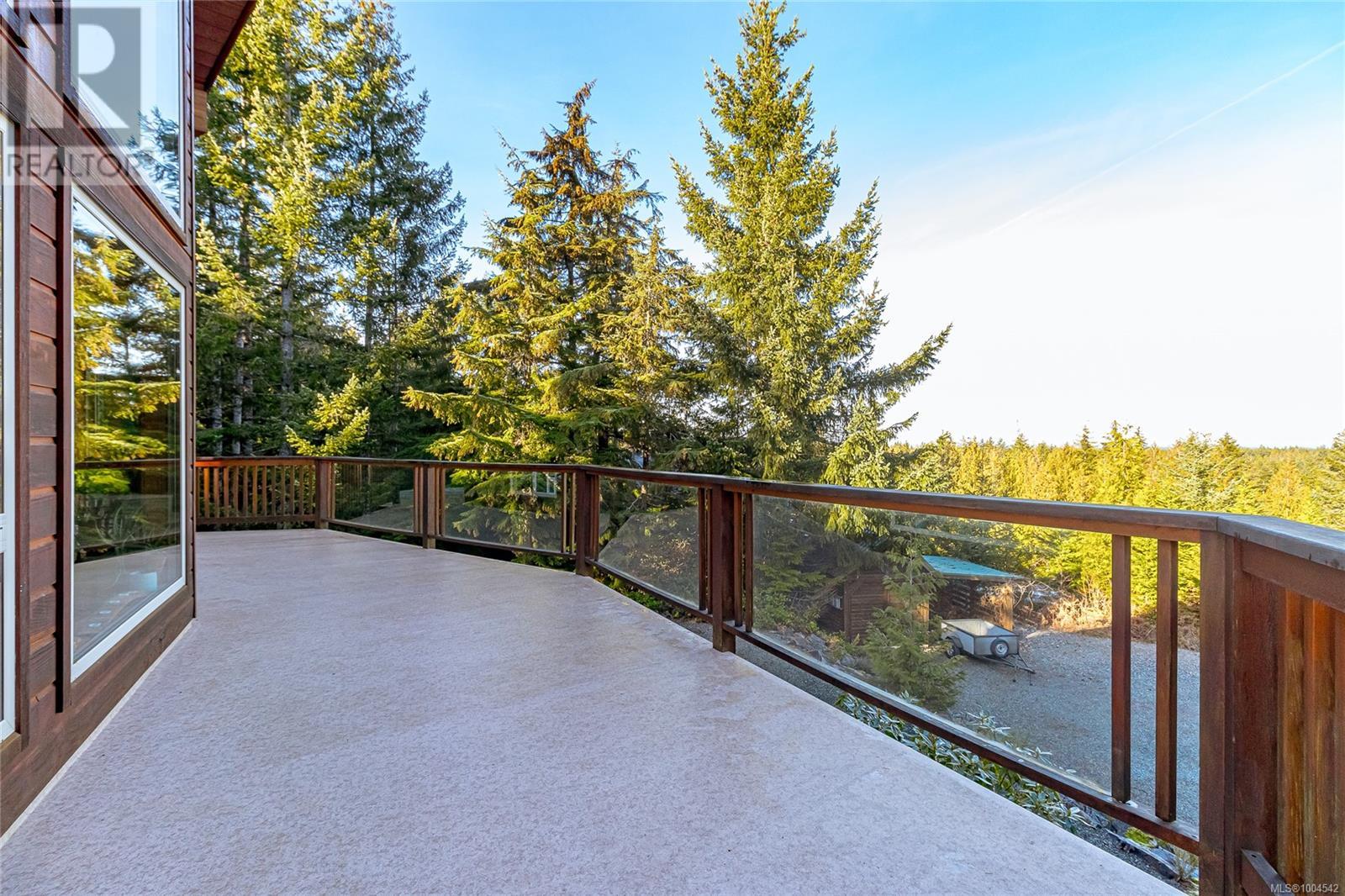 Photo 12 of 1556 Meadowood Way, Qualicum Beach BC