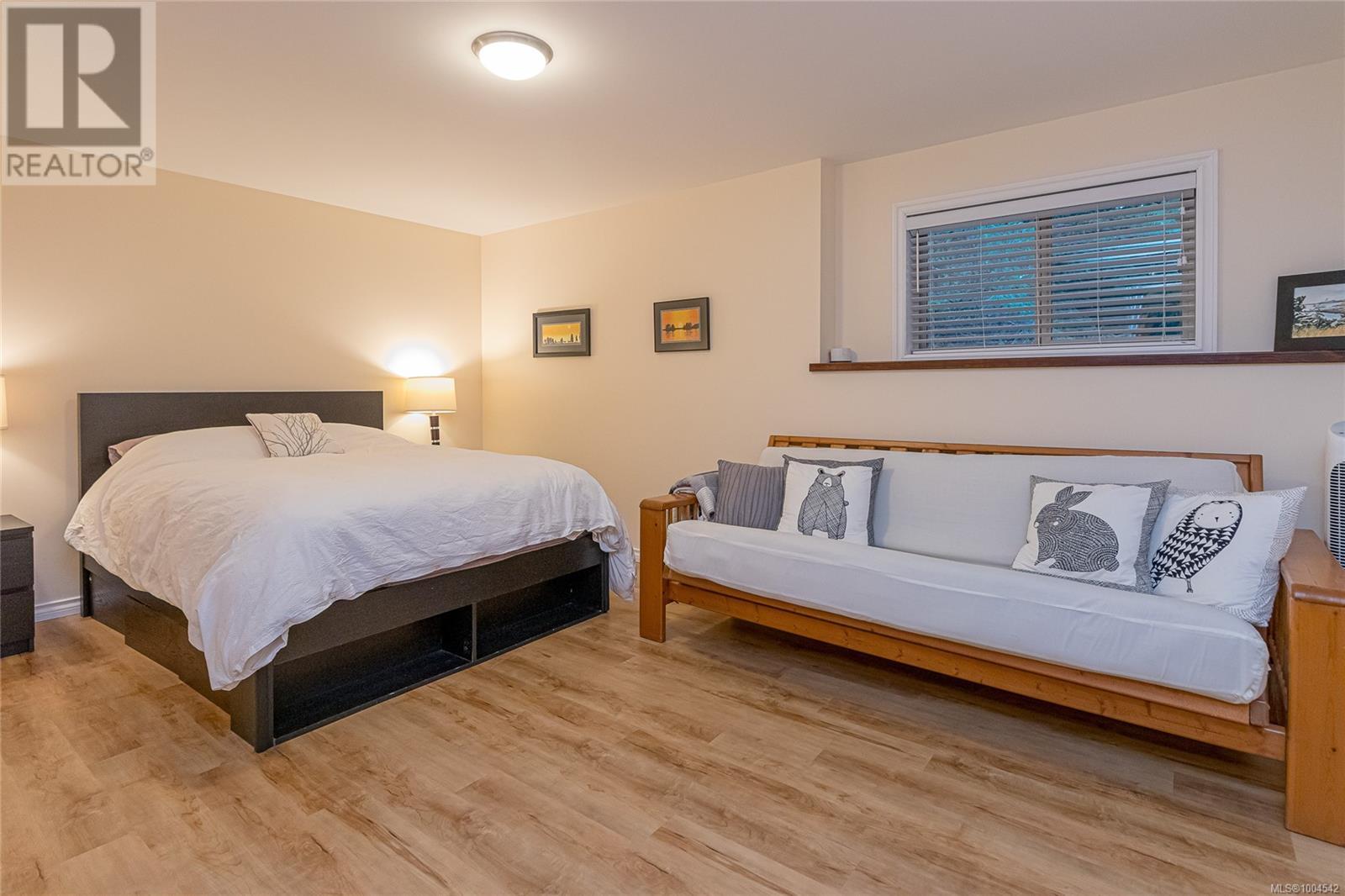 Photo 2 of 1556 Meadowood Way, Qualicum Beach BC