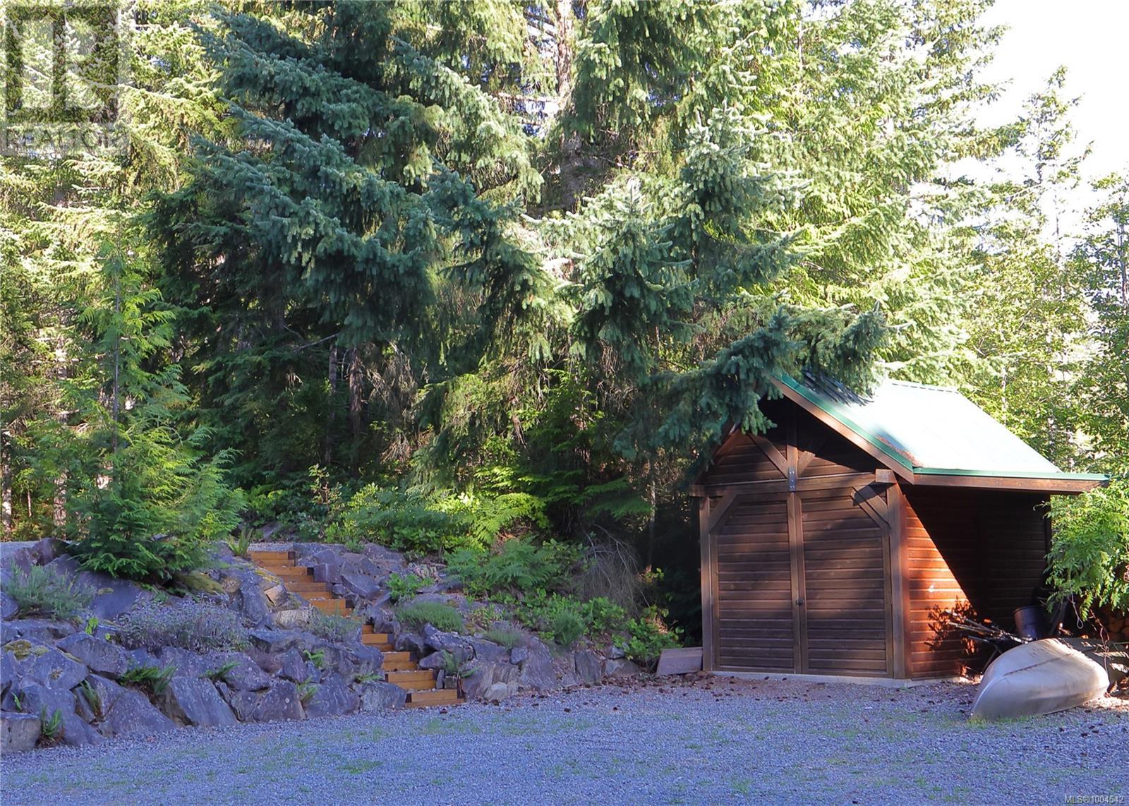 Photo 8 of 1556 Meadowood Way, Qualicum Beach BC