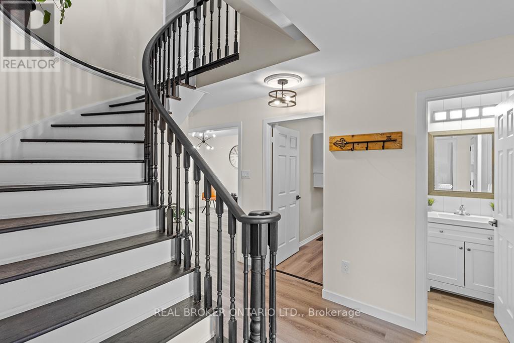 Single Family House for Sale in  MCVEIGH DRIVE Barrie (Northwest) 