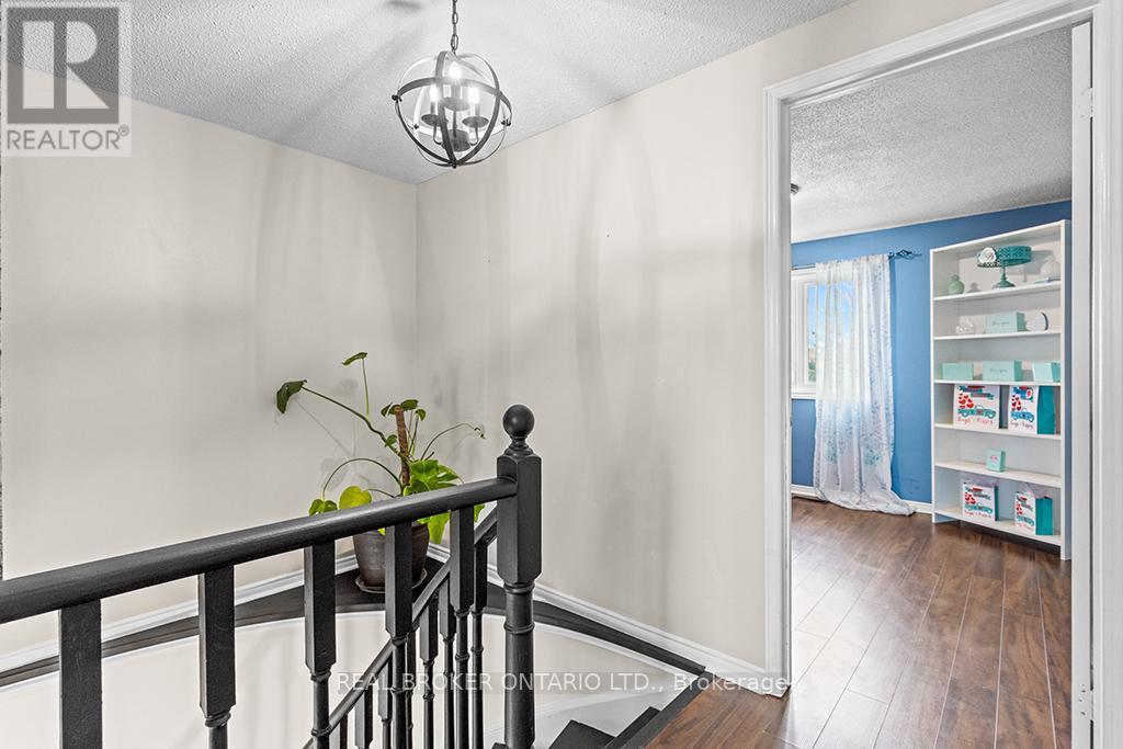 Single Family House for Sale in  MCVEIGH DRIVE Barrie (Northwest) 