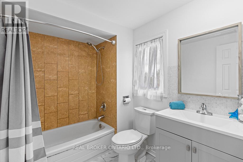 Single Family House for Sale in  MCVEIGH DRIVE Barrie (Northwest) 