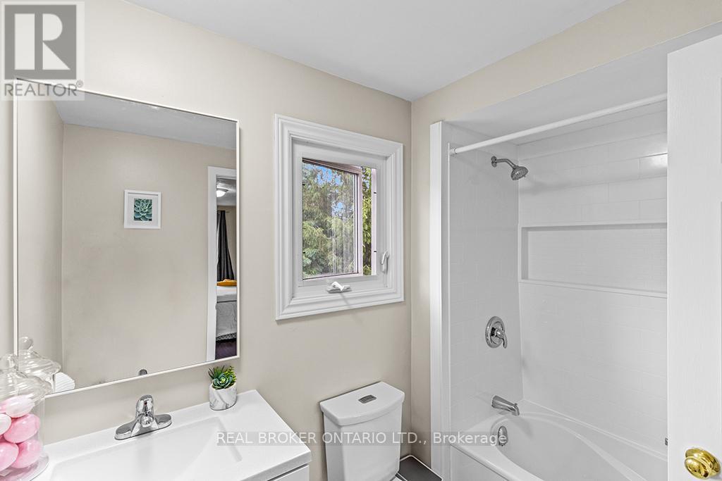 Single Family House for Sale in  MCVEIGH DRIVE Barrie (Northwest) 
