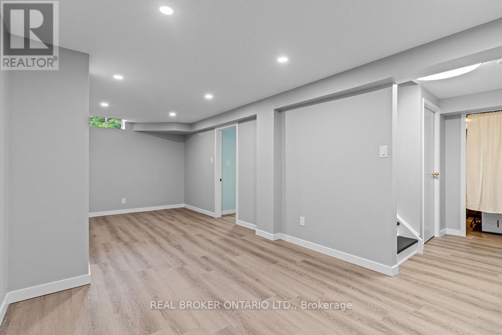 Single Family House for Sale in  MCVEIGH DRIVE Barrie (Northwest) 