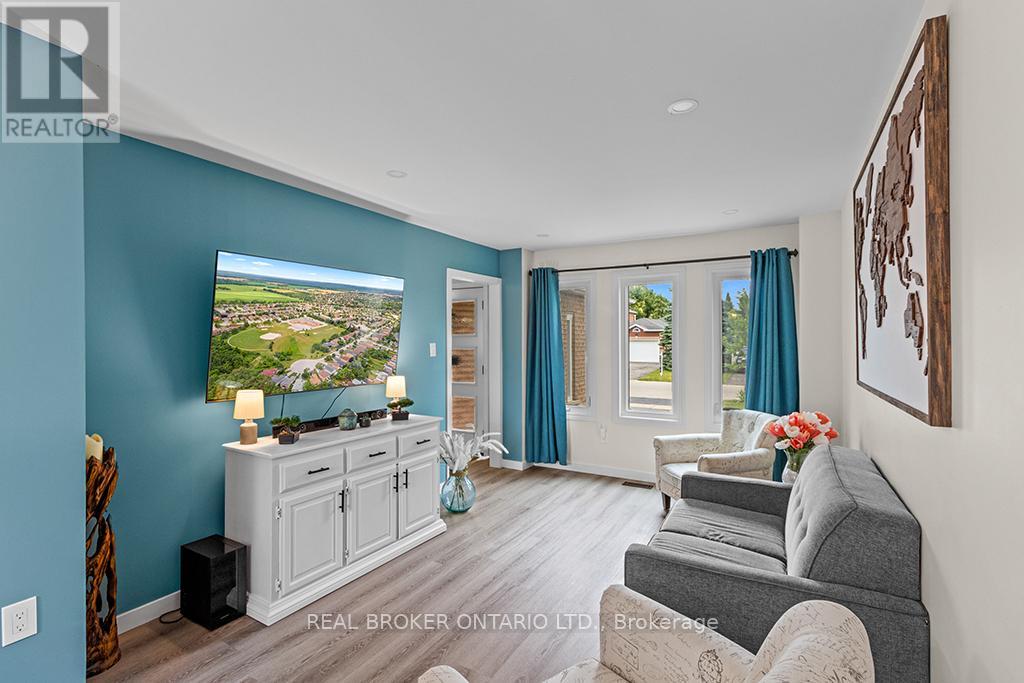 Single Family House for Sale in  MCVEIGH DRIVE Barrie (Northwest) 