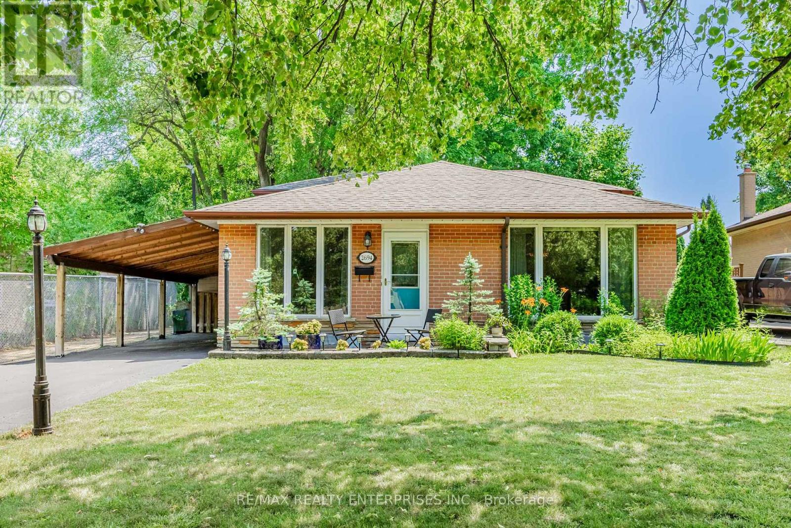 Photo 2 of 2694 Truscott Drive, Mississauga ON