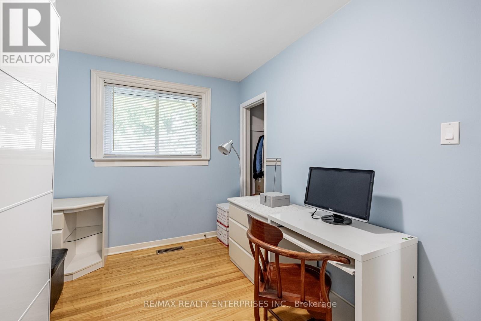 Photo 3 of 2694 Truscott Drive, Mississauga ON