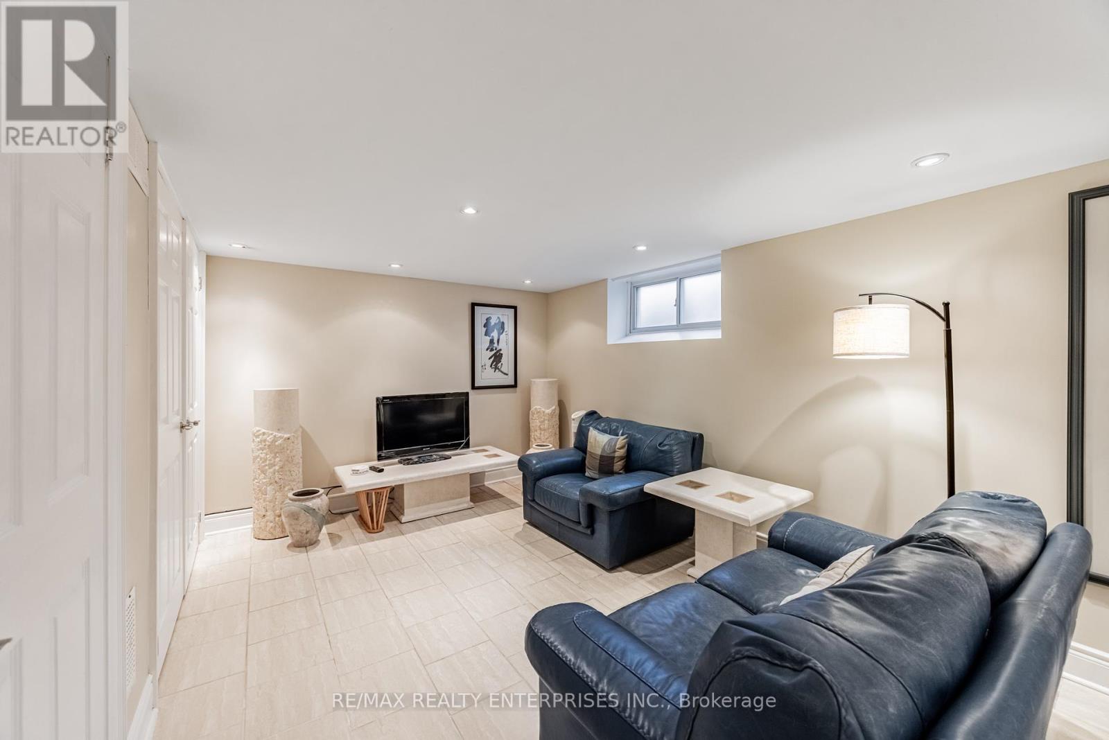 Photo 13 of 2694 Truscott Drive, Mississauga ON