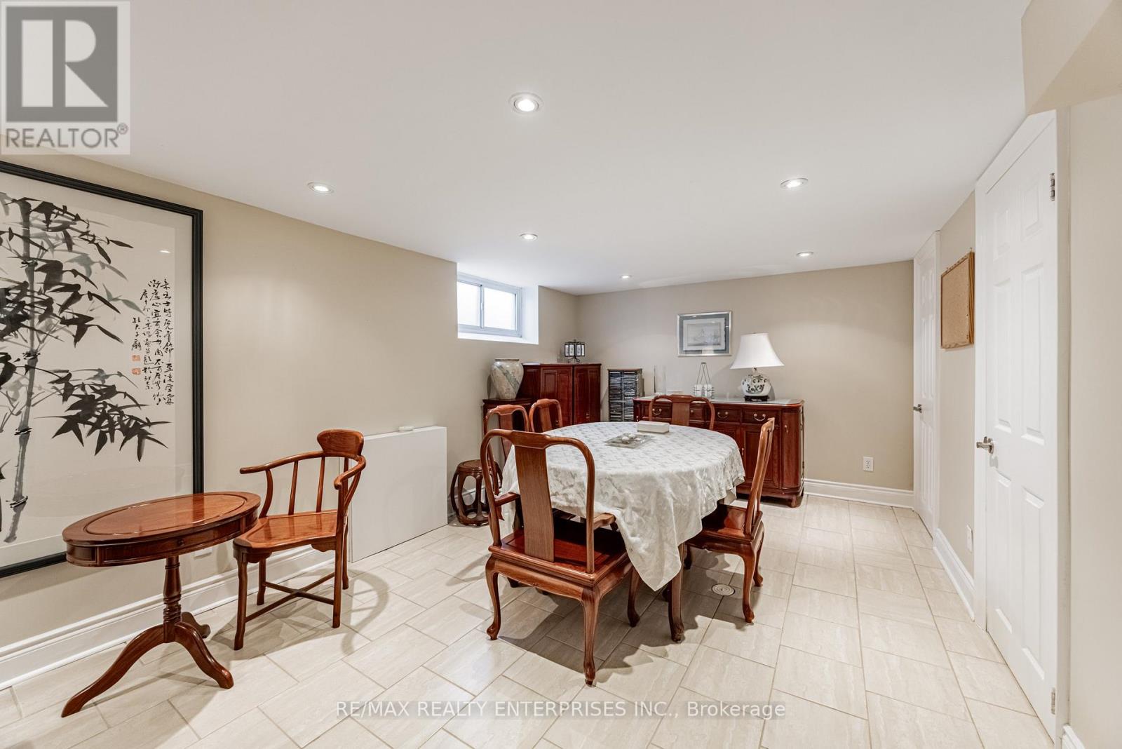 Photo 4 of 2694 Truscott Drive, Mississauga ON