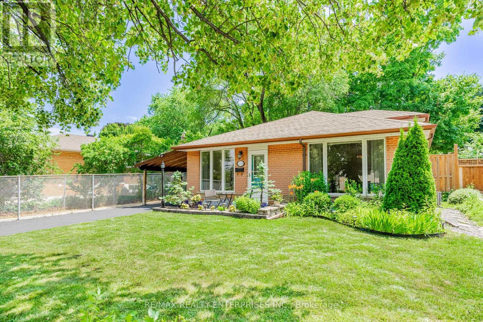 Photo 5 of 2694 Truscott Drive, Mississauga ON