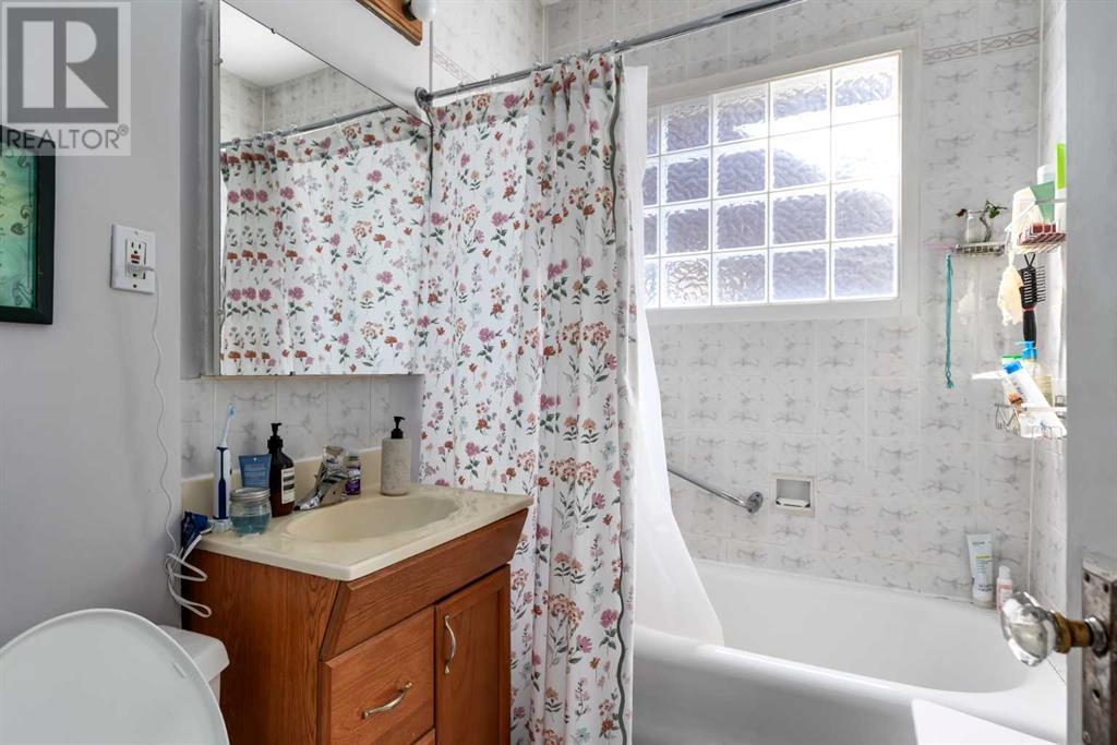 Single Family House Bungalow for Sale in   Avenue SW Sunalta Calgary 