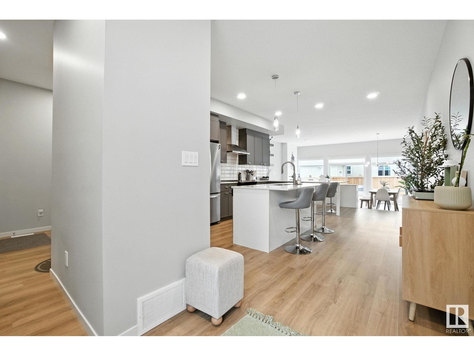 Photo 4 of 17367 100 St Nw, Edmonton AB