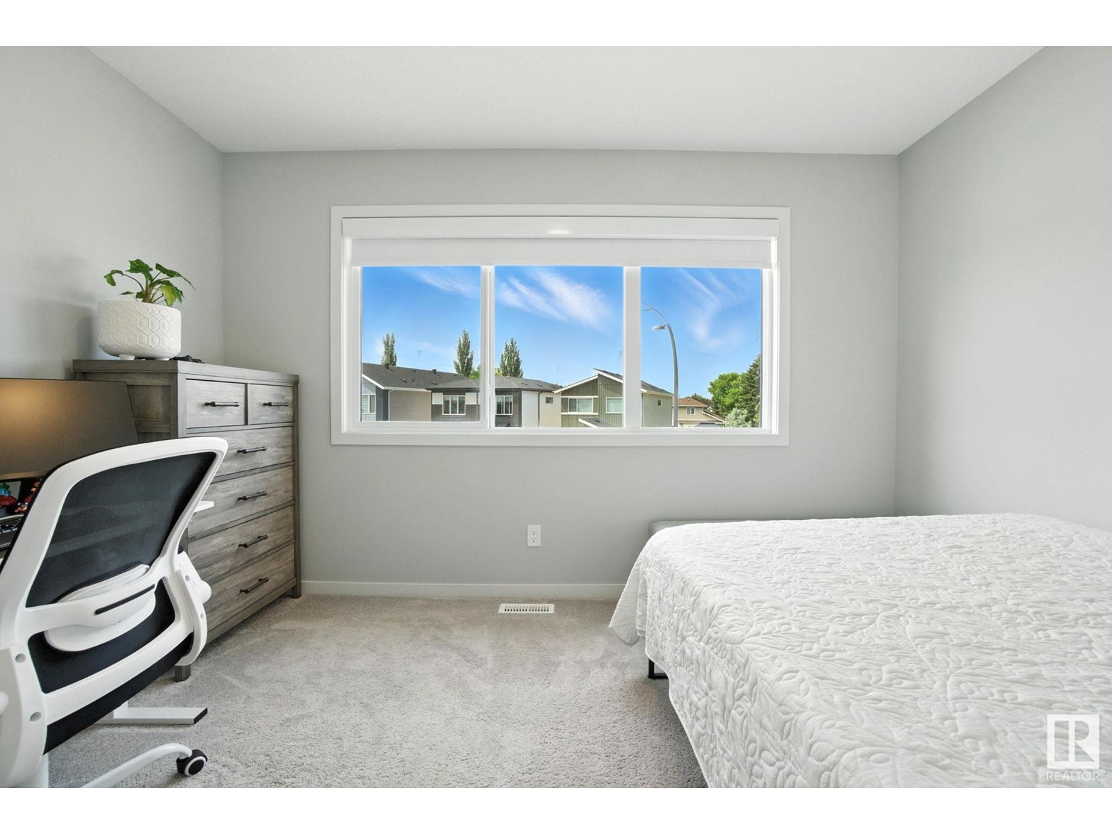 Photo 32 of 17367 100 St Nw, Edmonton AB