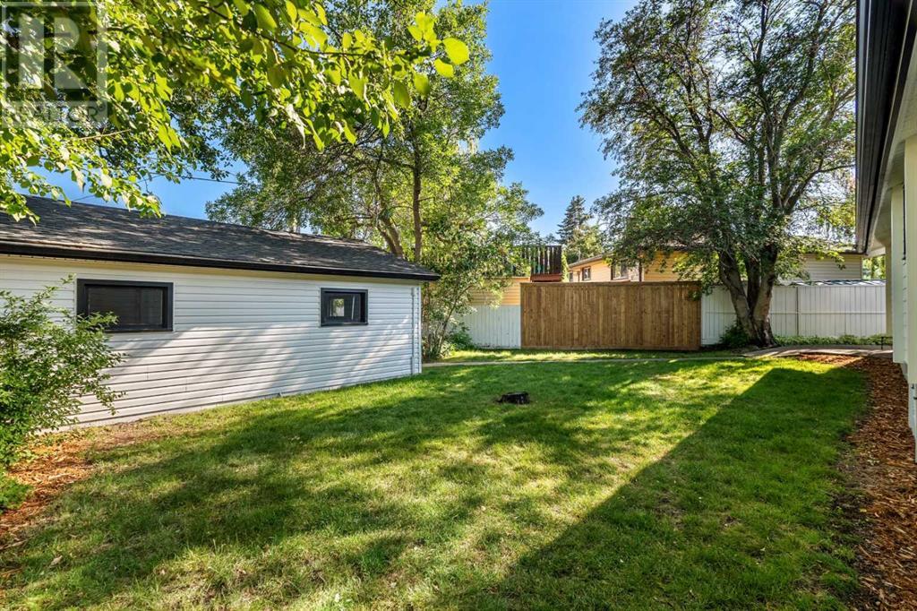 Single Family House Bungalow for Sale in  Gainsborough Drive SW Glamorgan Calgary 