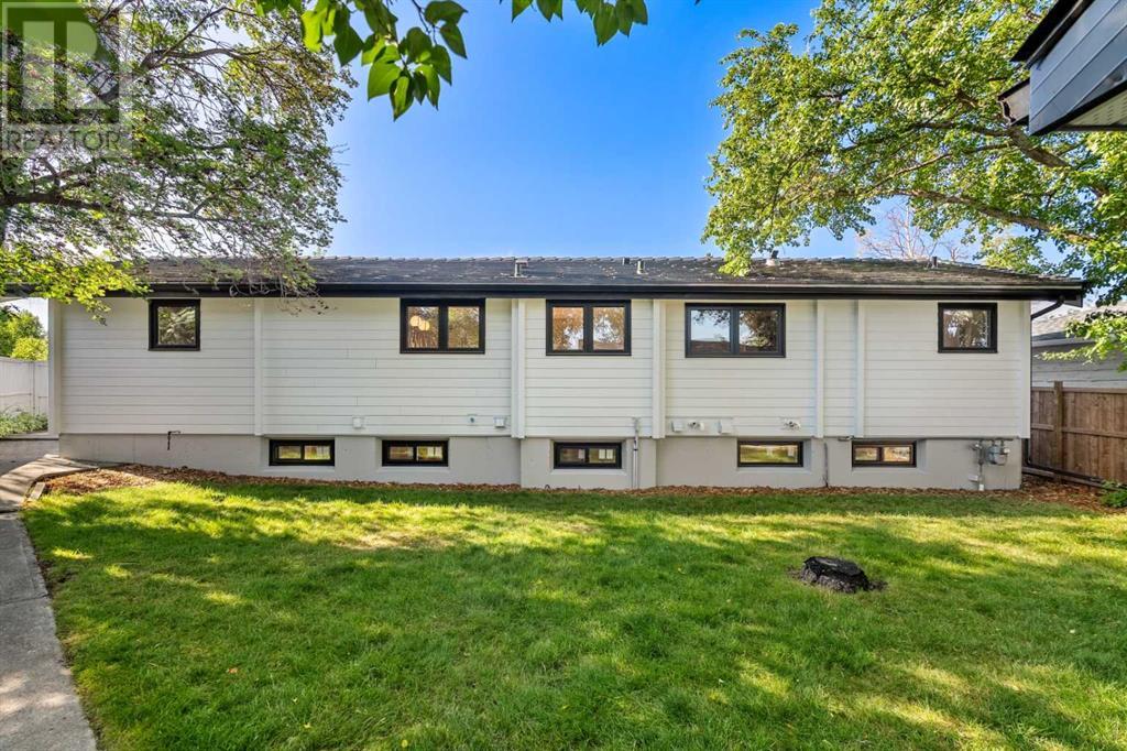 Single Family House Bungalow for Sale in  Gainsborough Drive SW Glamorgan Calgary 