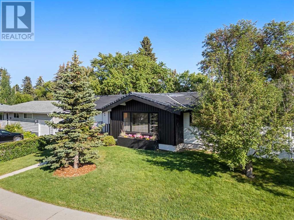 Single Family House Bungalow for Sale in  Gainsborough Drive SW Glamorgan Calgary 
