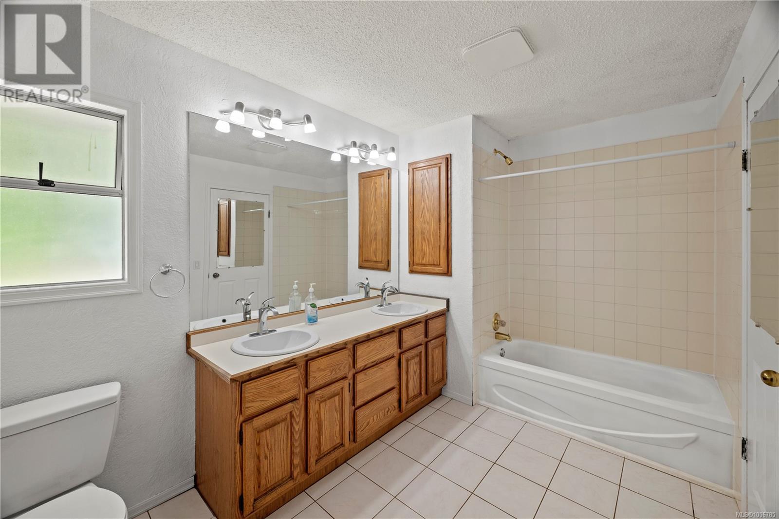 2276 Kemp Lake Rd, Sooke