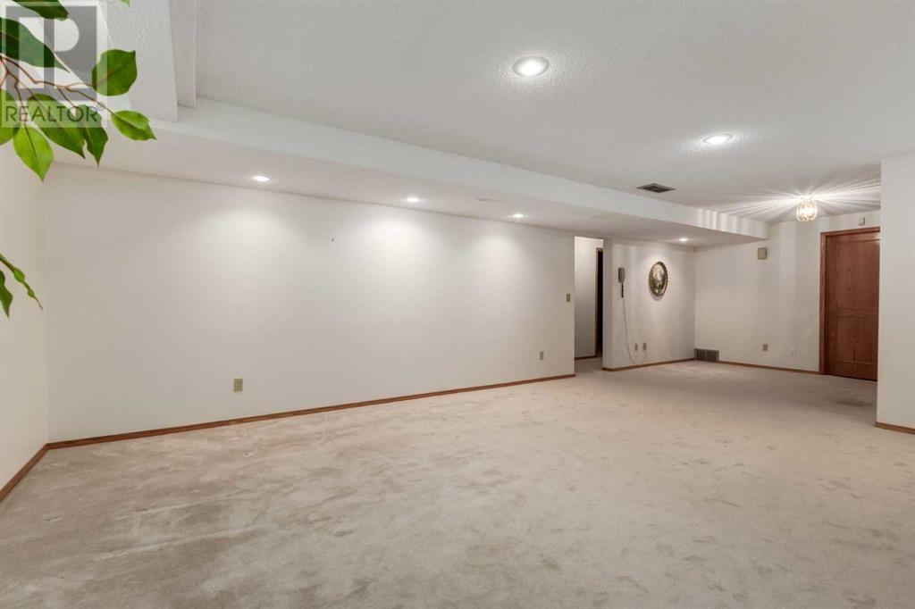 Single Family House for Sale in  Shawnee Road SW Shawnee Slopes Calgary 