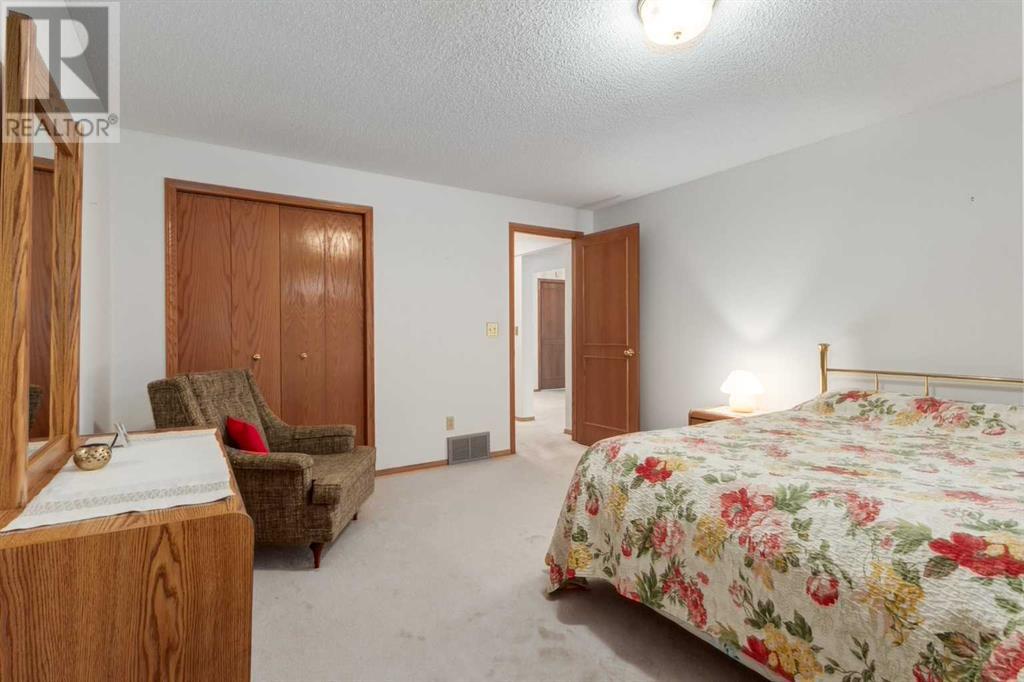 Single Family House for Sale in  Shawnee Road SW Shawnee Slopes Calgary 