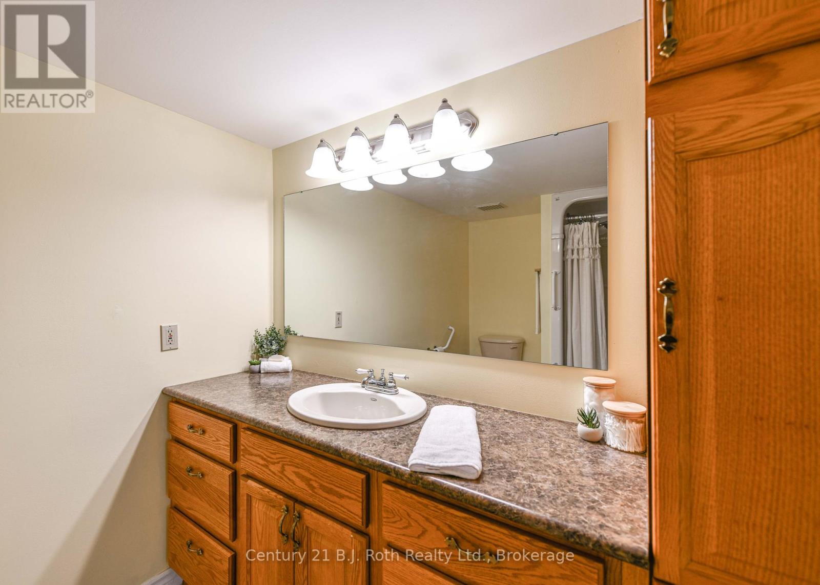 Photo 19 of 104 95 Matchedash Street N, Orillia ON
