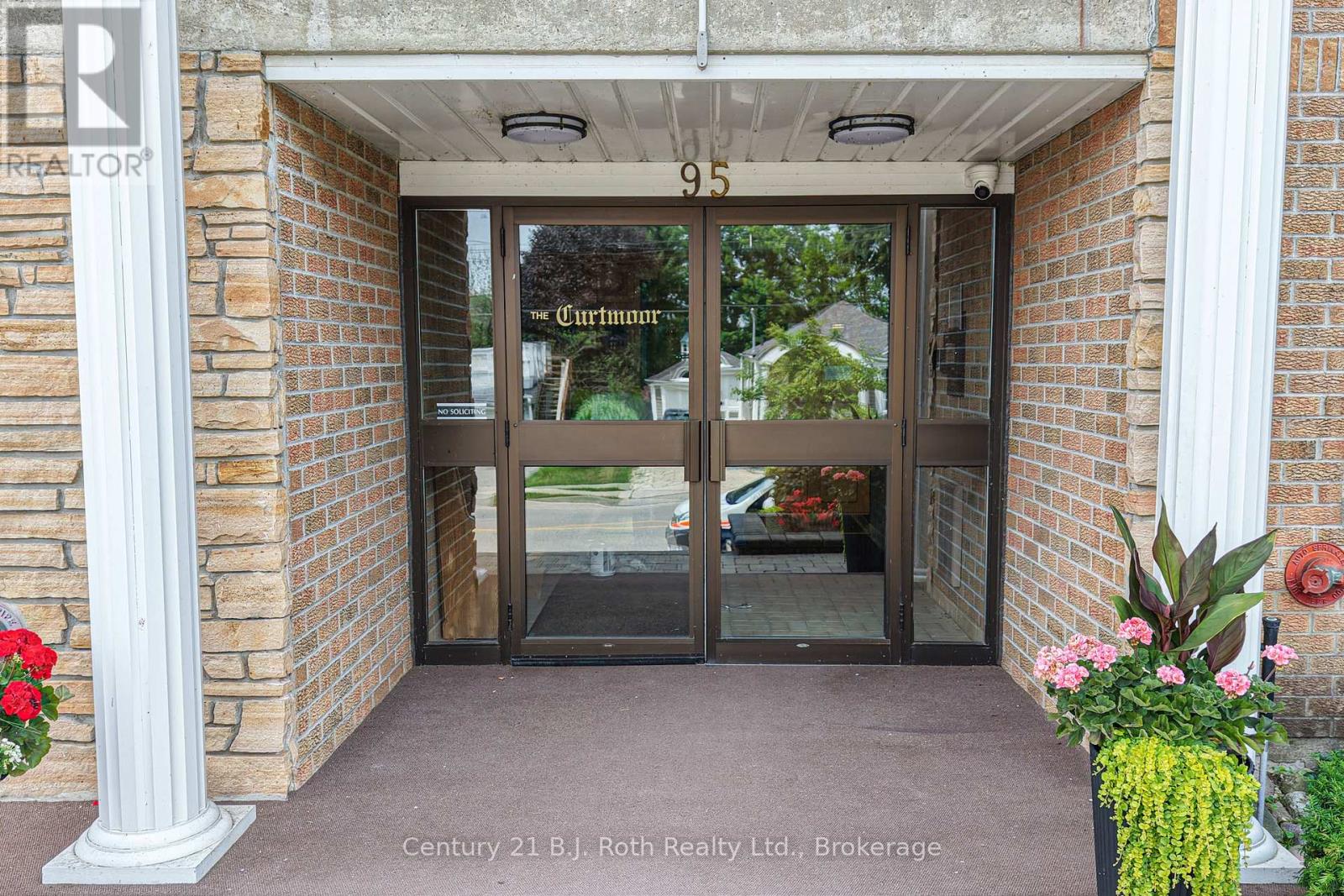 Photo 13 of 104 95 Matchedash Street N, Orillia ON