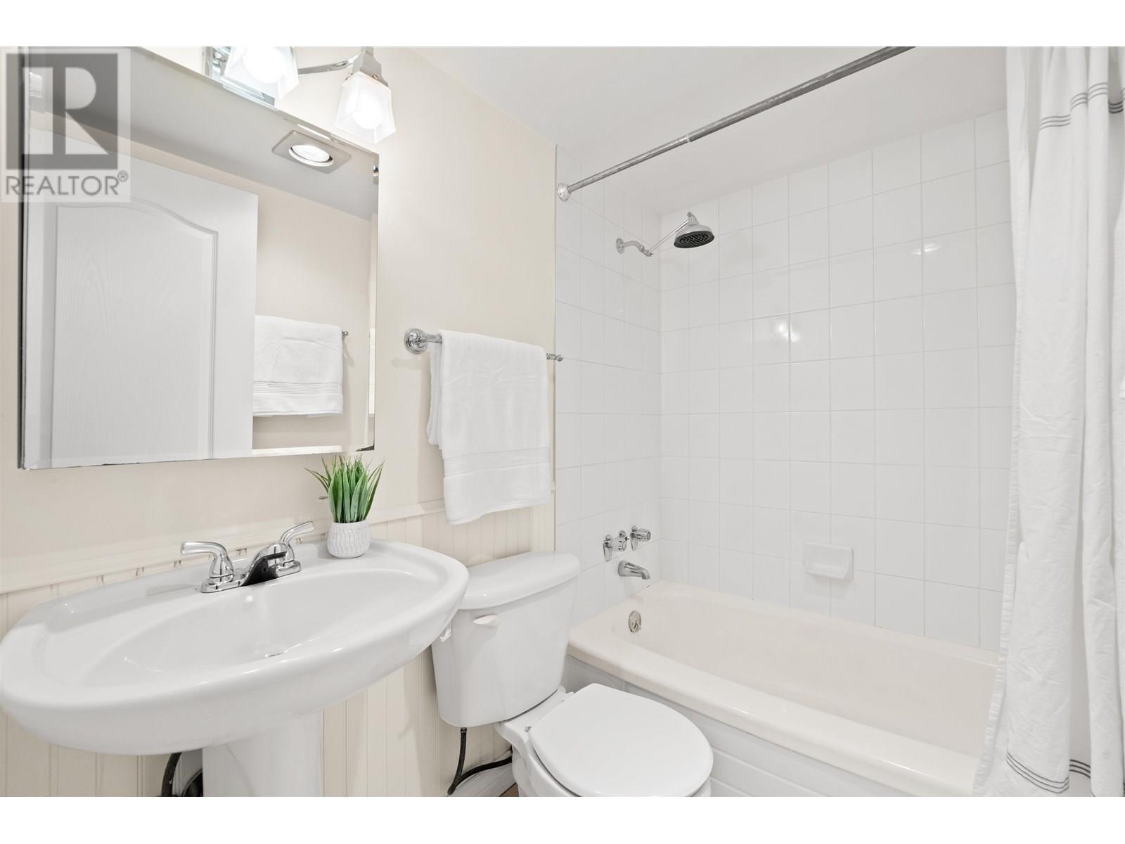 Photo 16 of 208 2330 Maple Street, Vancouver BC