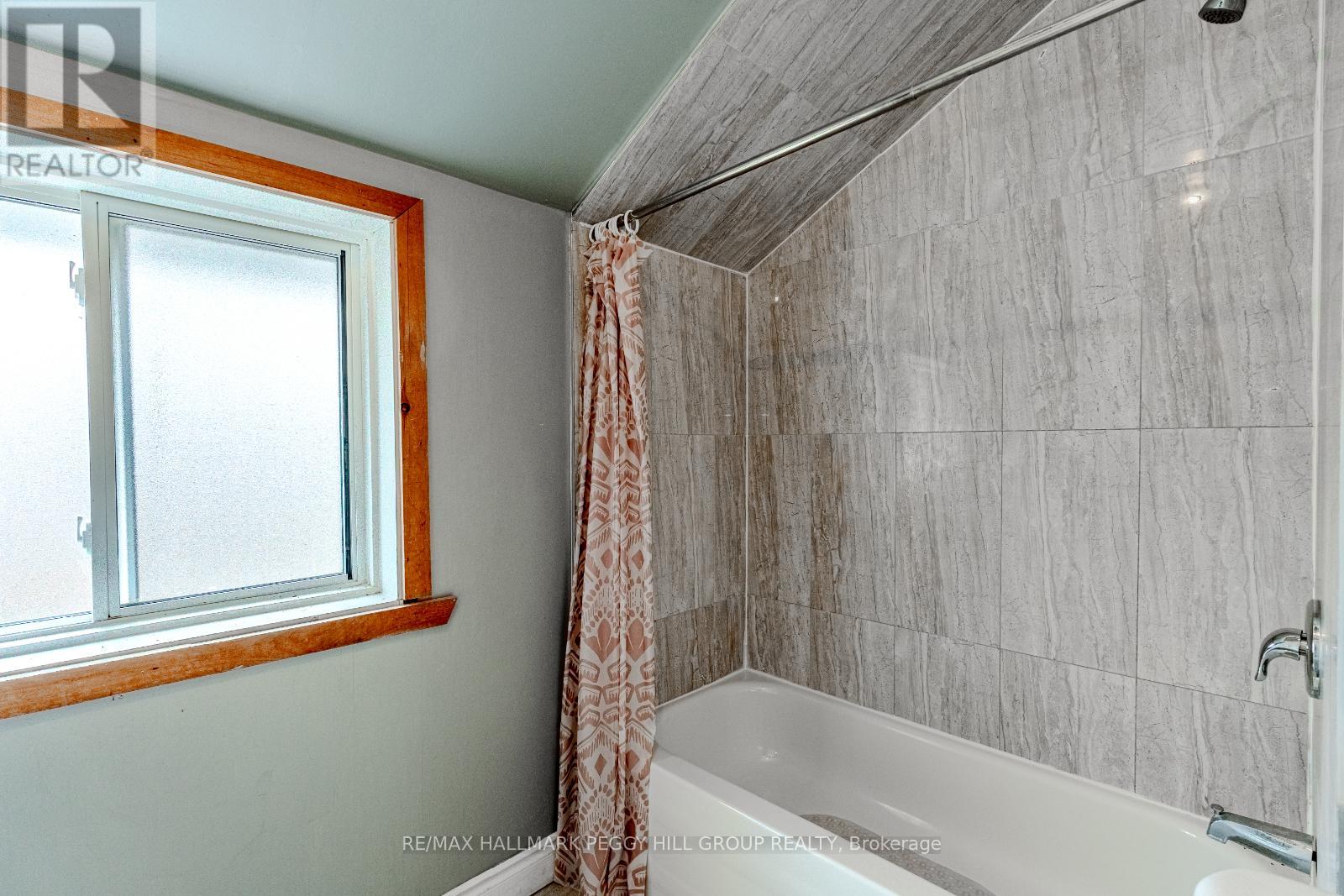 Photo 10 of 711 Mosley Street, Wasaga Beach ON