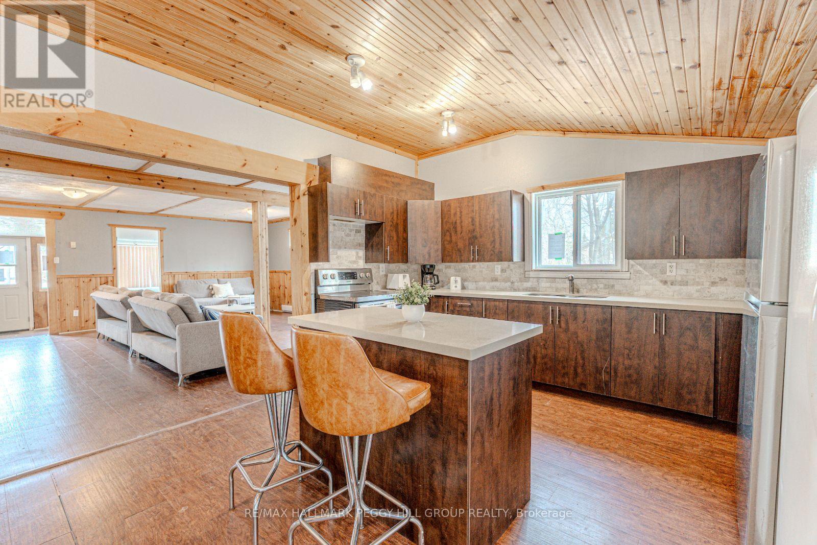Photo 4 of 711 Mosley Street, Wasaga Beach ON