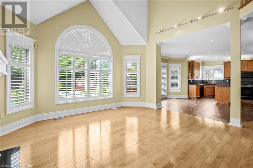 Photo 5 of 2531 Hogan Court, Burlington ON