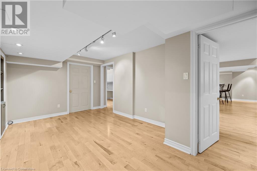 Photo 41 of 2531 Hogan Court, Burlington ON