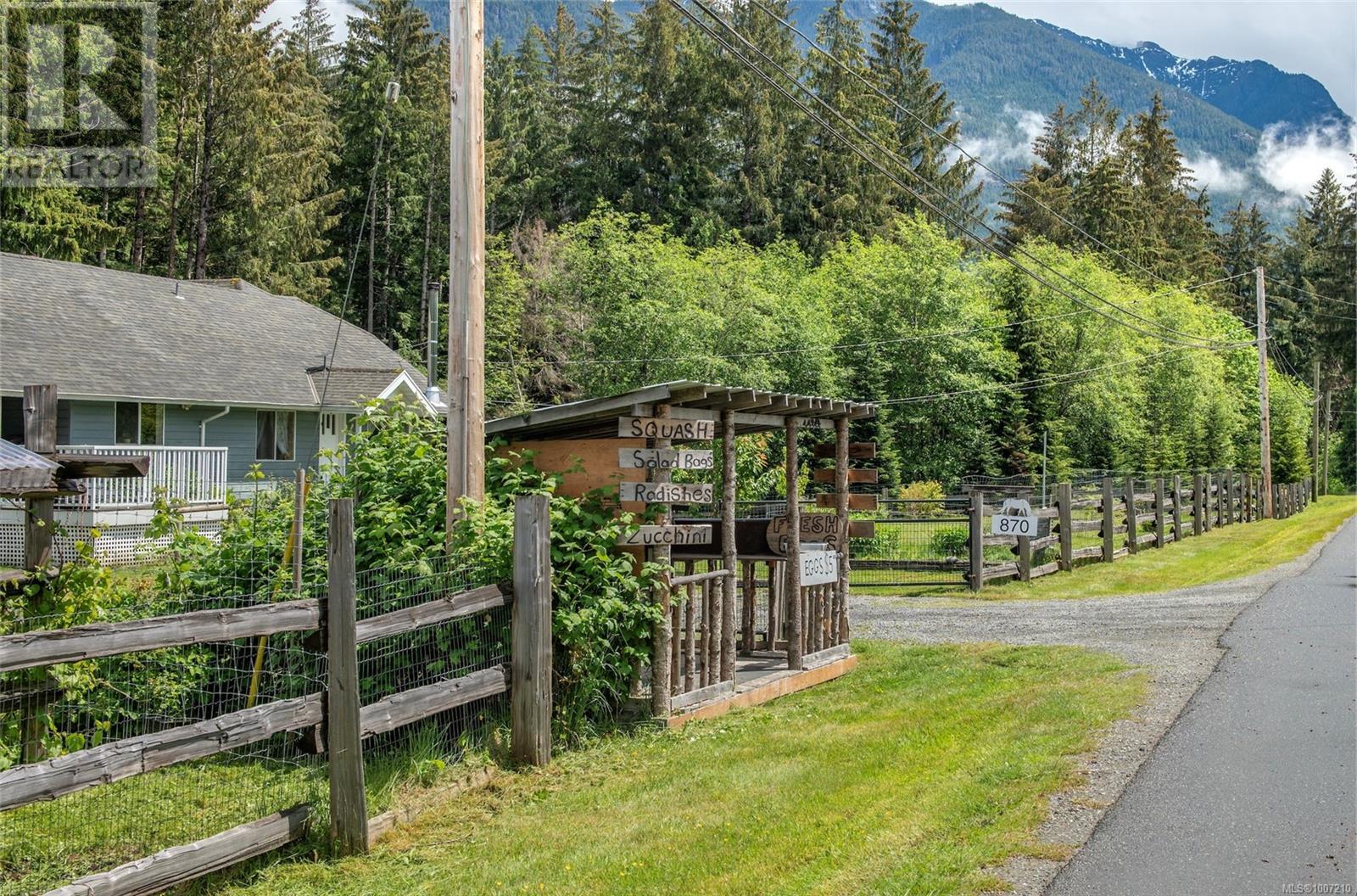 Photo 2 of 870 Sayward Rd, Sayward BC