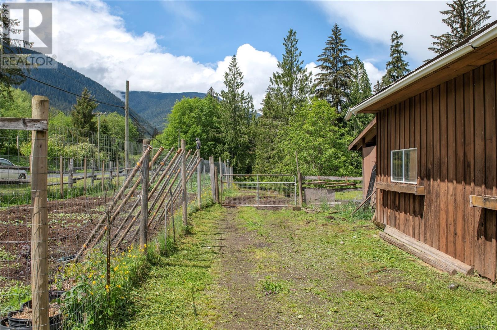 Photo 38 of 870 Sayward Rd, Sayward BC