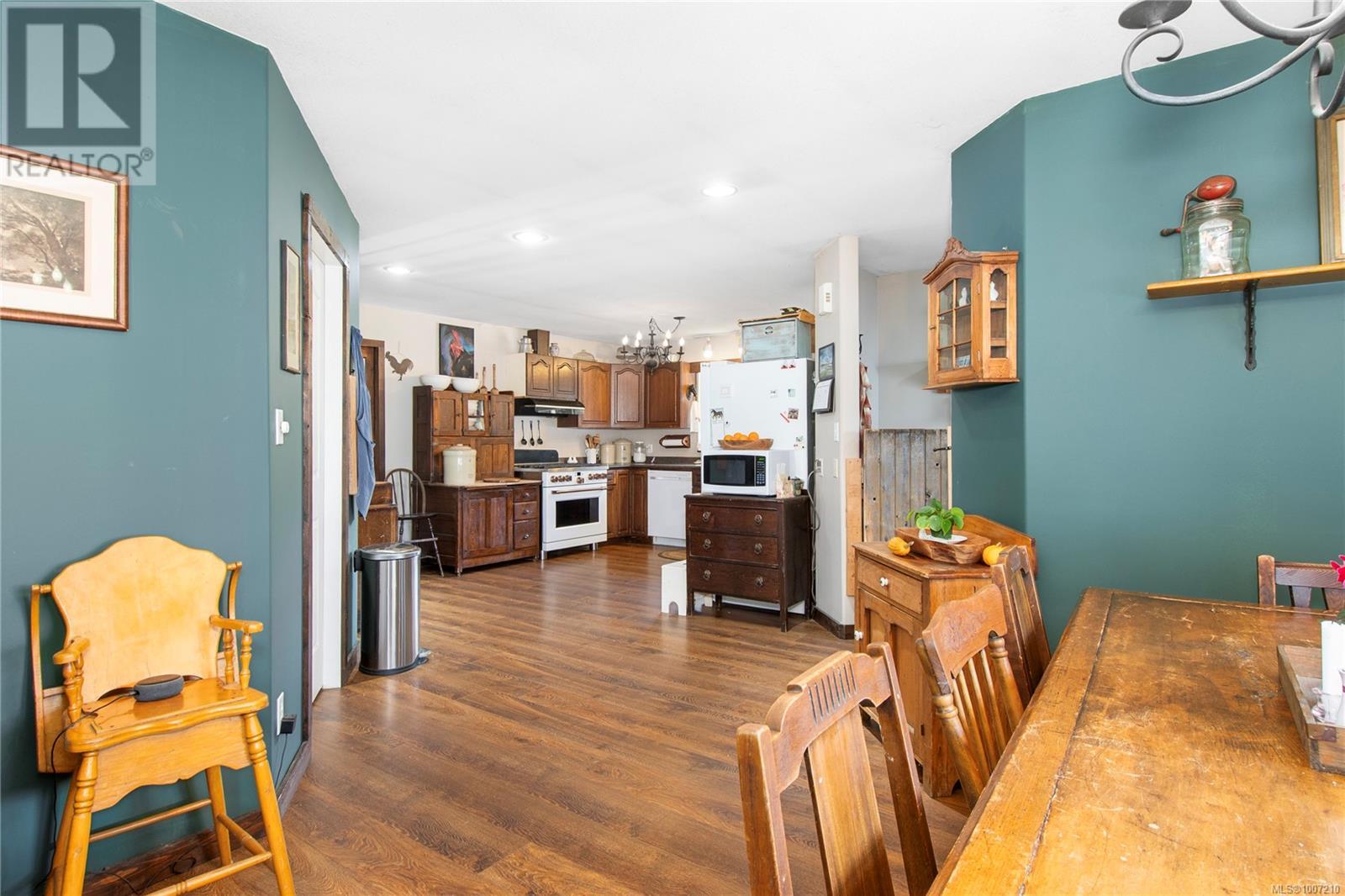 Photo 5 of 870 Sayward Rd, Sayward BC