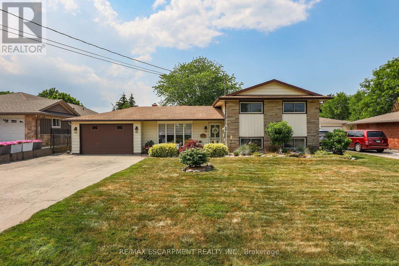 Photo 1 of 11 Hunter Road, Grimsby ON