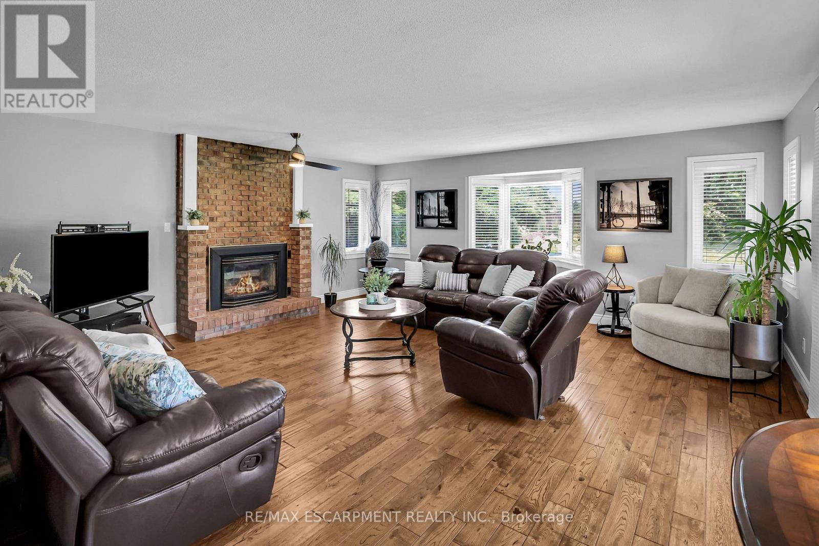 Photo 12 of 11 Hunter Road, Grimsby ON