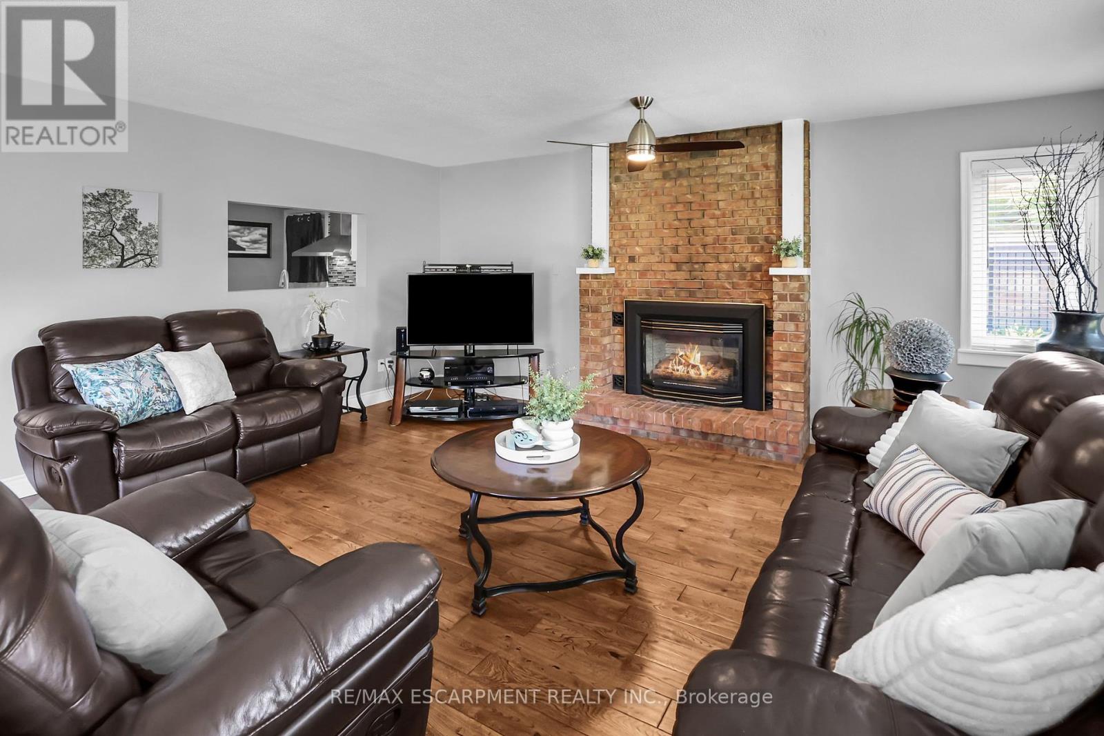 Photo 13 of 11 Hunter Road, Grimsby ON