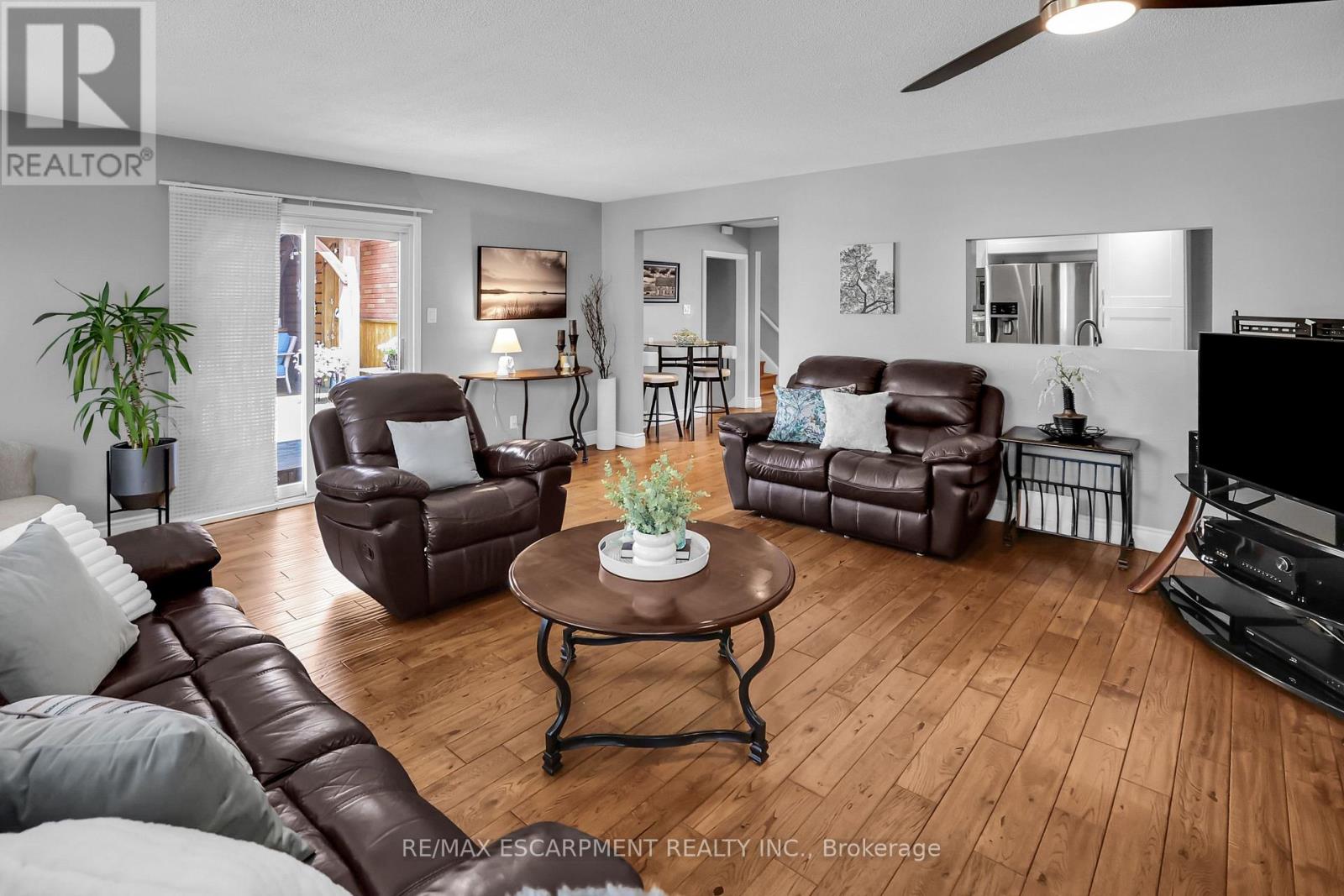 Photo 14 of 11 Hunter Road, Grimsby ON