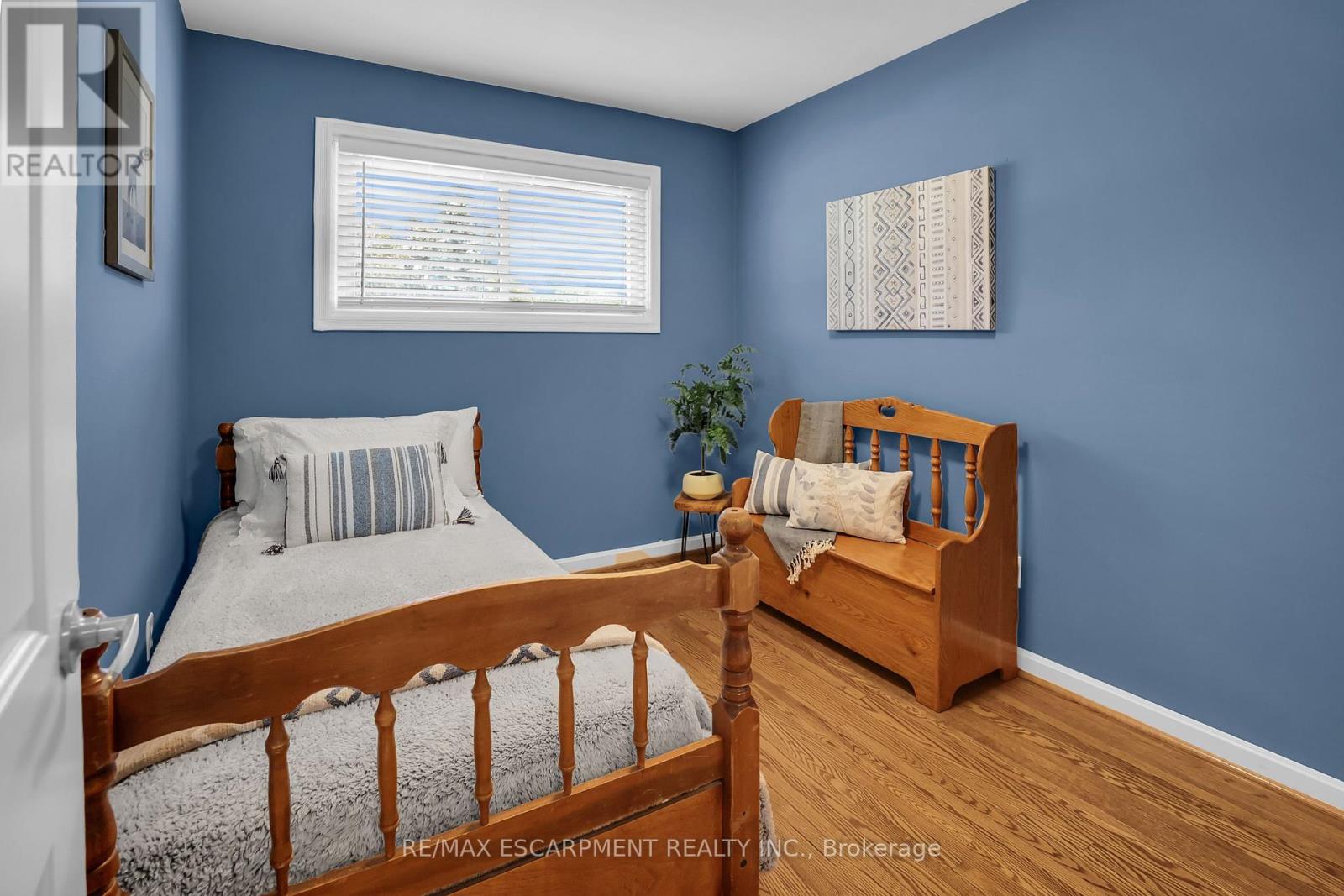 Photo 19 of 11 Hunter Road, Grimsby ON