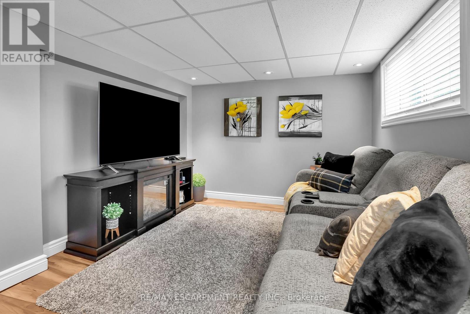 Photo 21 of 11 Hunter Road, Grimsby ON