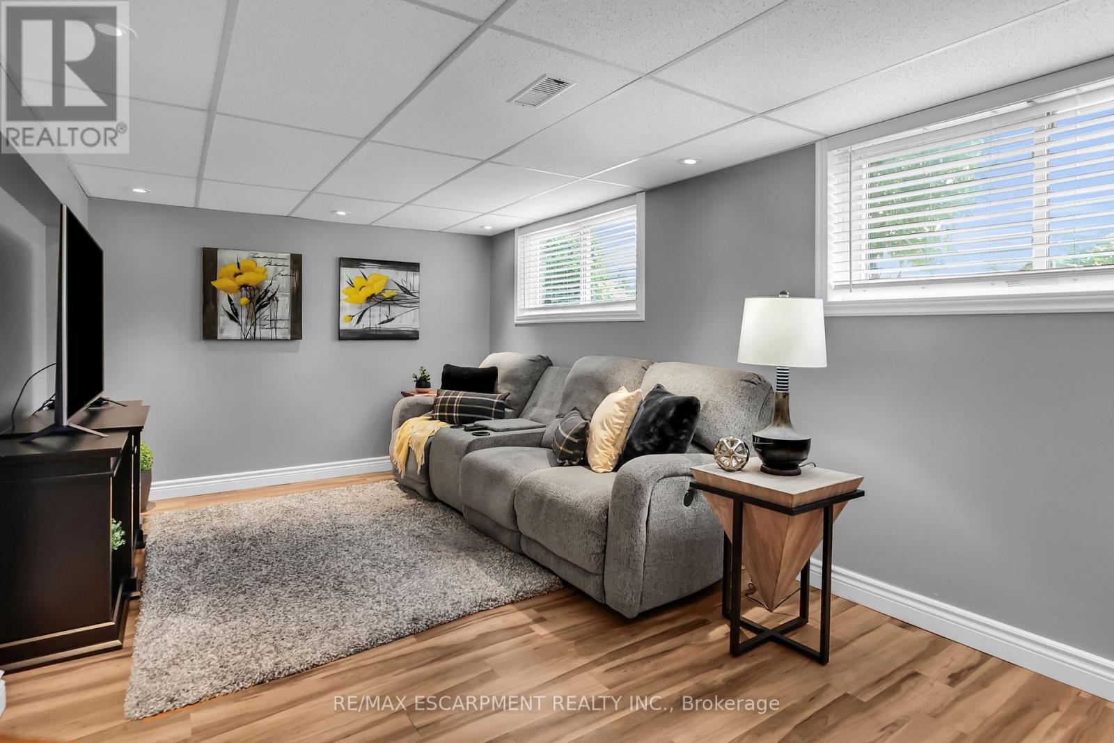 Photo 22 of 11 Hunter Road, Grimsby ON